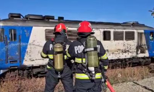 Incendiu la locomotiva unui tren din Constanţa