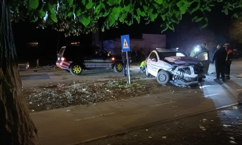 Patru poliţişti, transportaţi la spital după ce două autospeciale de Poliţie s-au ciocnit/ Foto: Captură video