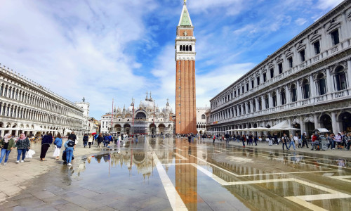 RECORD DATE NOT STATED Hochwasser auf dem Markusplatz in Venedig in Italien am 28.9.2022 A 300 *** Flood on St. Marks