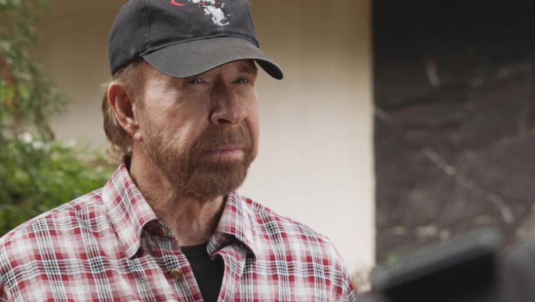 Chuck Norris makes a cameo on the TV show "Hawaii Five-0"