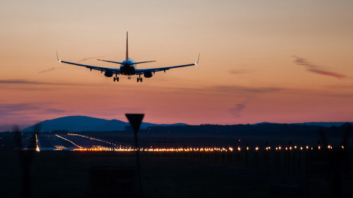 Aeroport/ Shutterstock