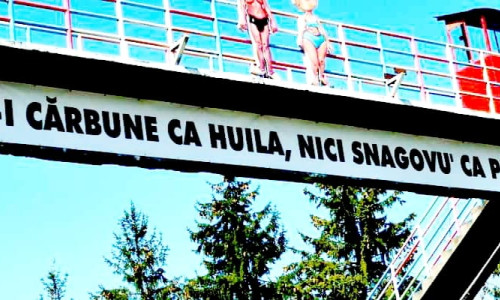 O caricatură a cuplului Ceauşescu, expusă în incinta fostei mine Petrila, a fost furată/ Sursă foto: Facebook Ion Barbu