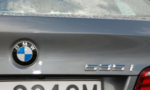 BMW 535i - MY 2010 - gray metallic - German premium higher class sedan, segment E (executive) - details: BMW badge, 535i logo