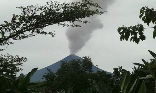 Vulcanul Ulawun din Papua Noua Guinee a erupt/ Foto: Profimedia