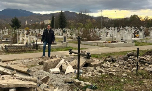 Viceprimarul Braşovului şi-a găsit biroul sigilat, după ce primarul Allen Coliban l-a mutat la cimitir