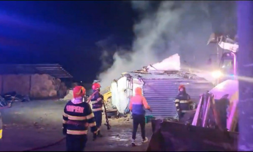Incendiu de proporţii la o fermă din Brăila/ Foto: Captură Youtube