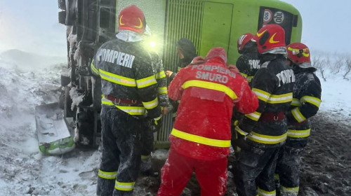 Un autocar în care se aflau 40 de persoane s-a răsturnat în Ialomiţa/ ISU Ialomita