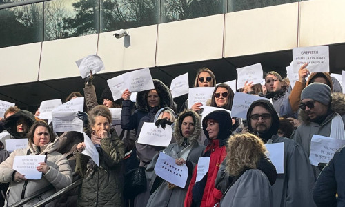 Protest al grefierilor în faţa Curţii de Apel Constanţa