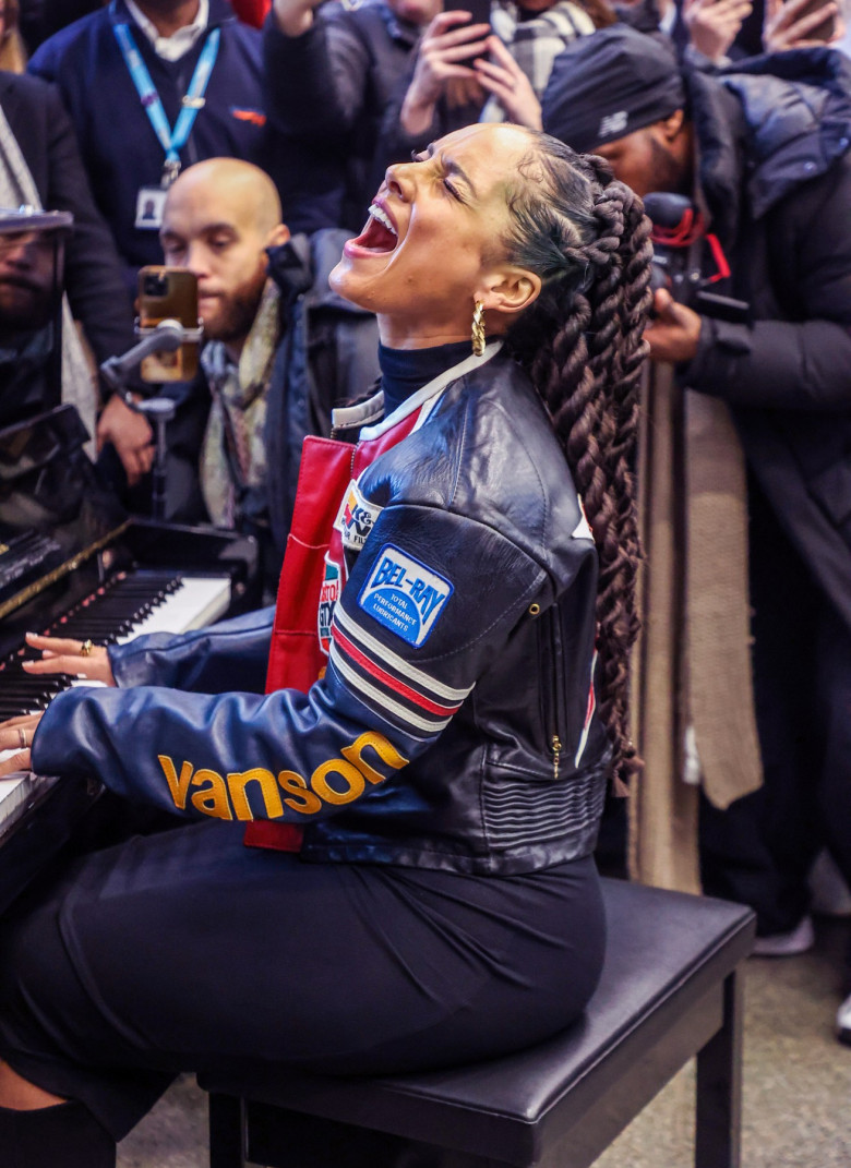 Alicia Keys Surprise Performance In London, UK - 11 Dec 2023