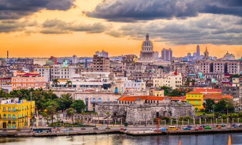 Havana,,Cuba,Downtown,Skyline,At,Dusk.