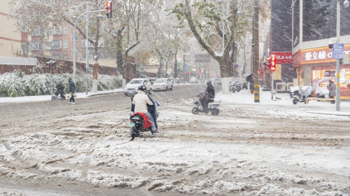 Autostrăzile din China, închise temporar din cauza temperaturilor scăzute/ Profimedia