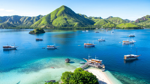 Views,Of,Kelor,Island,On,Komodo,National,Park,,Indonesia