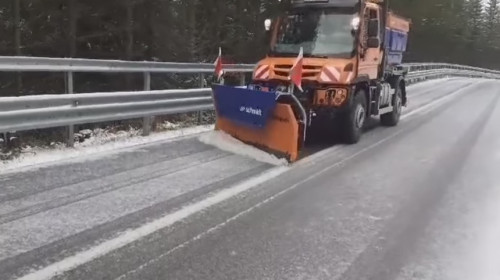 Circulaţie oprită din cauza viscolului pe Transalpina