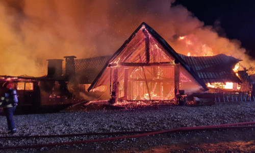 Incendiu de proporții la o pensiune din Prahova. Credit foto: ISU Prahova