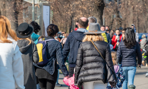 Crowd,Of,People,Walking,On,The,Sidewalk,In,Bucharest,,Romania