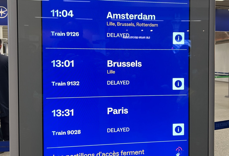 Overcrowding at London St Pancras International station as all Eurostar are cancelled all day, London, UK - 30 Dec 2023