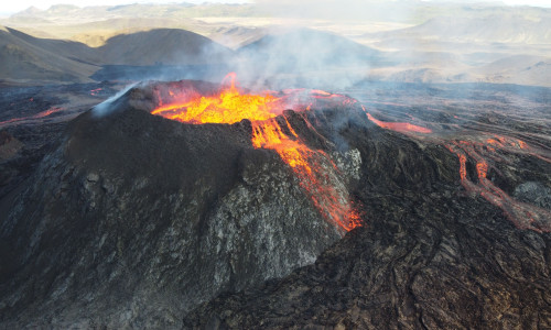 A,Landscape,Of,Lightening,Erupting,From,Mauna,Loa,Volcano,In