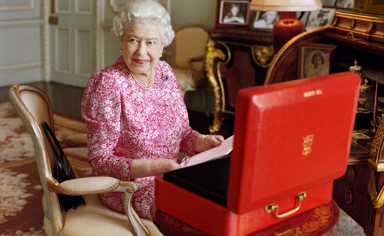 New Image Of The Queen By Mary McCartney Released