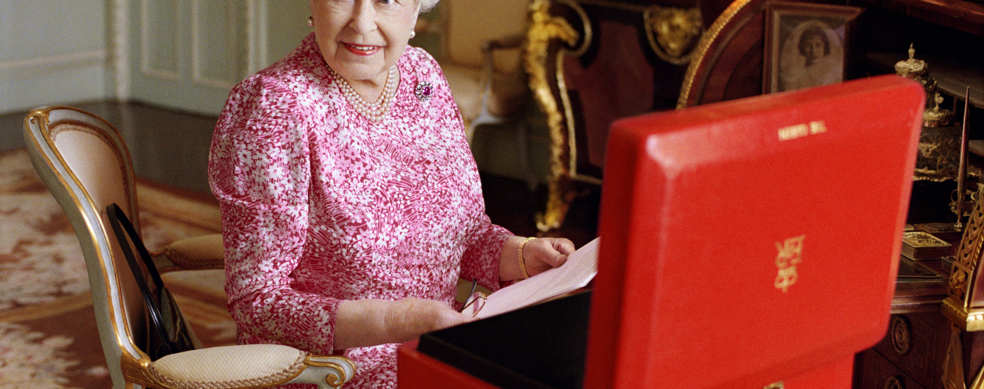 New Image Of The Queen By Mary McCartney Released