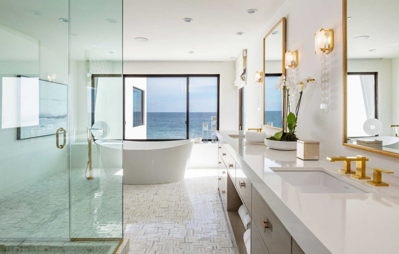 Pink has splashed out $13.7 million on an oceanfront villa in Malibu