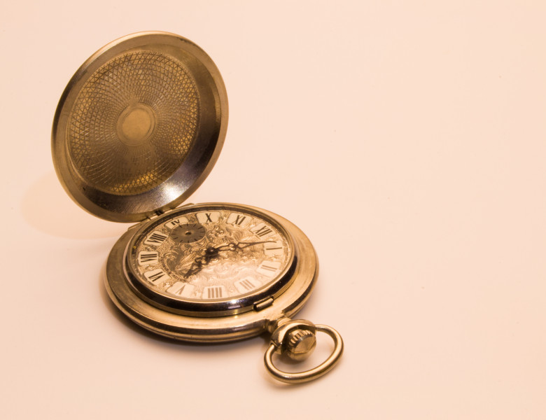 Old,Pocket,Watch,Inlaid,With,An,Open,Cover,On,A