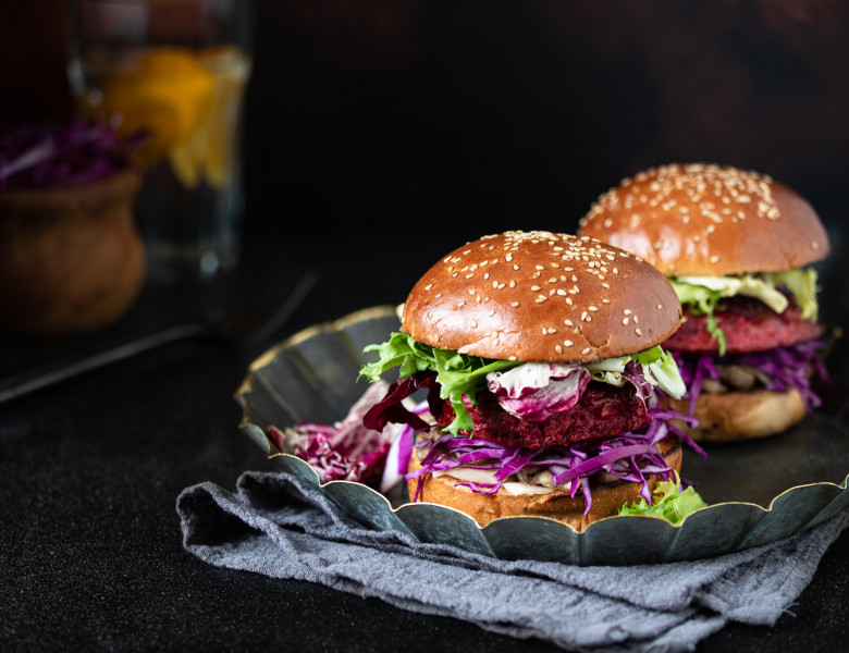 Healthy,Vegan,Beetroot,Burgers,With,Red,Cabbage,And,Lettuce,,Served