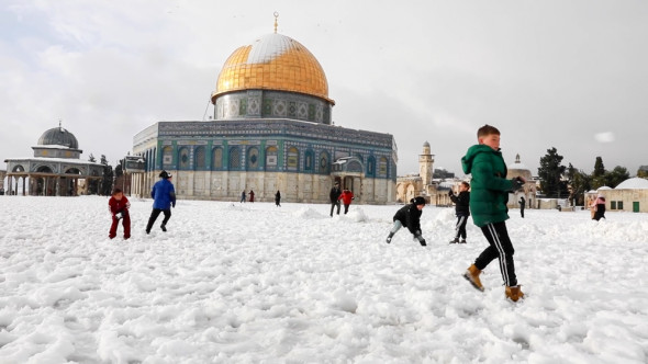 Fenomen rar în Ierusalim: zăpadă în strat gros așternută în Ierusalim. Locuitorii au ieșit uimiți pe străzi