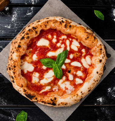 Neapolitan,Homemade,Pizza,Margarita,From,The,Brick,Oven.,Napoleon,Italian