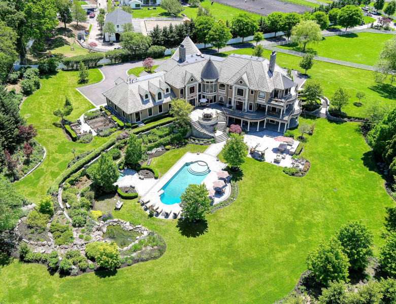 EXCLUSIVE: Luxurious mansion featured in Wolf of Wall Street up for grabs at Ł8M