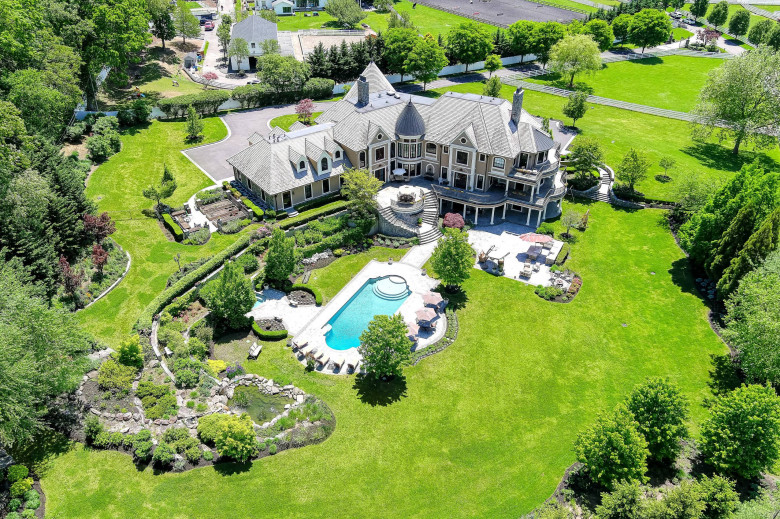 EXCLUSIVE: Luxurious mansion featured in Wolf of Wall Street up for grabs at Ł8M