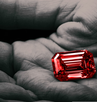 Record la licitaţie pentru un rubin uriaş/ Shutterstock