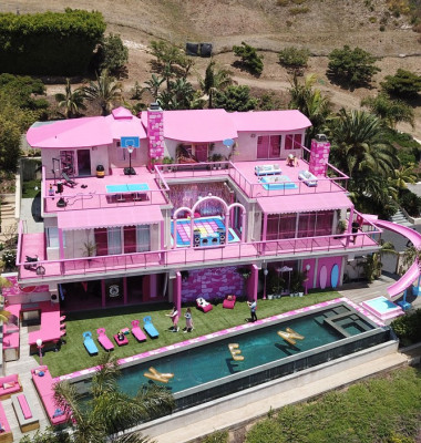 Casa păpușii Barbie