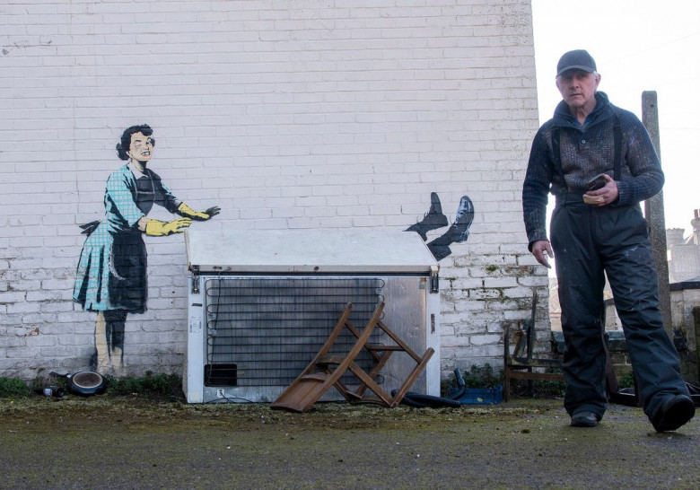 De Sfântul Valentin, Banksy a dezvăluit un mural pe tema violenţelor conjugale/ Profimedia