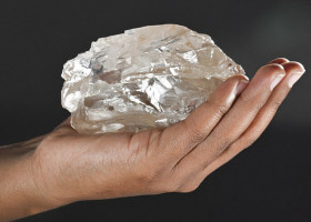 Un énorme diamant a été découvert en Afrique, pesant 1.2492 carats