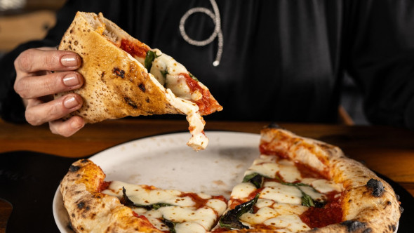 Un restaurant din Italia, criticat după ce a solicitat un cost suplimentar pentru o pizza fără roșii