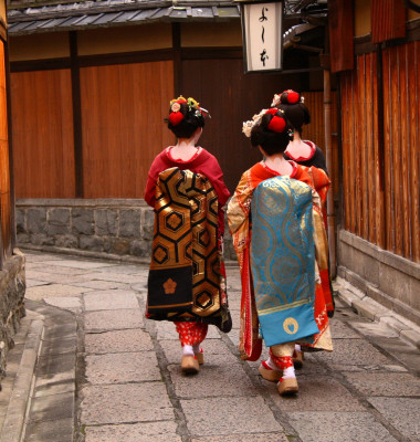 Three,Geishas,Walking,On,A,Street,Of,Gion,(kyoto,,Japan)