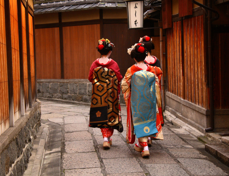 Three,Geishas,Walking,On,A,Street,Of,Gion,(kyoto,,Japan)