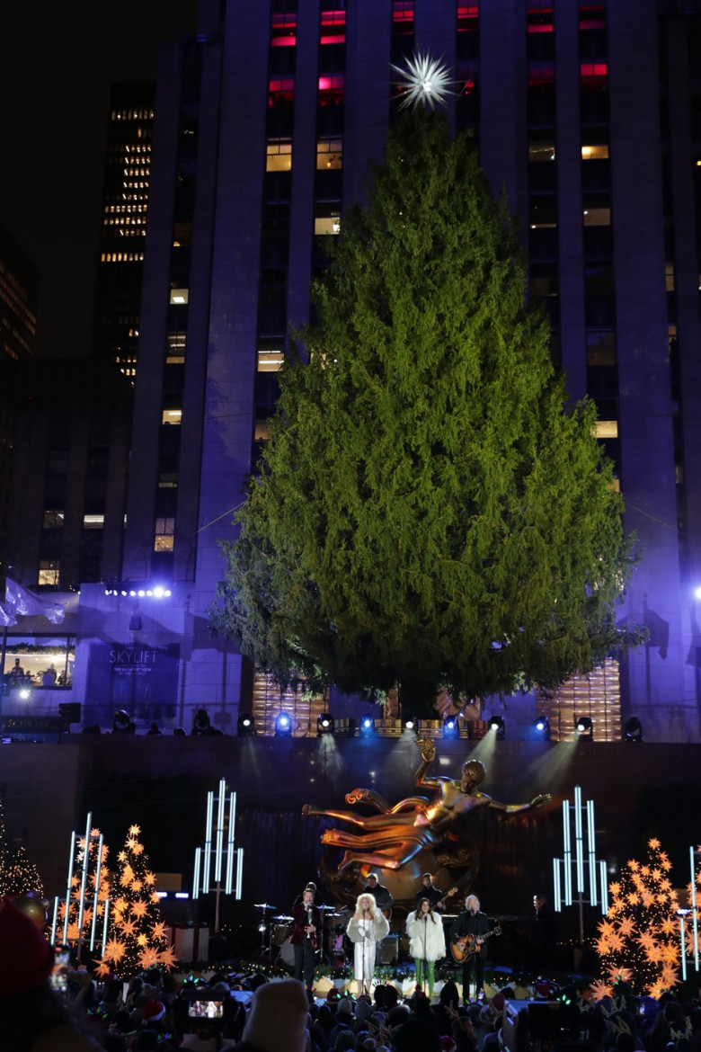 2024 Rockefeller Center brad