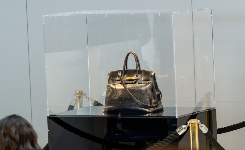 Le premier sac Birkin vendu aux enchères pour 8,58 millions d'euros