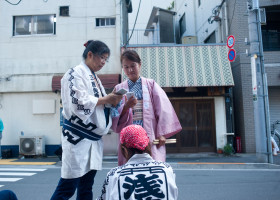 femei din japonia, smartphone