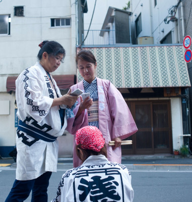 femei din japonia, smartphone