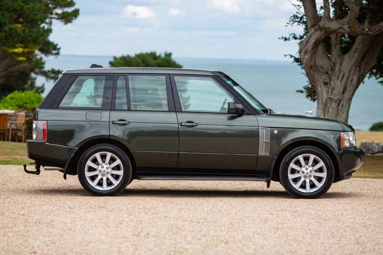 Queen Elizabeth II’s personal Range Rover Supercharged up for auction