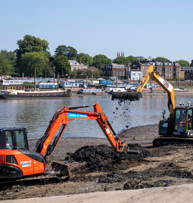 Construction workers at the launch of the first mass wet wipe removal from a UK river, organised by Thames Water to clear the 'Wet Wipe Island' on the River Thames near Hammersmith Bridge, west London. Picture date: Monday August 11, 2025.
