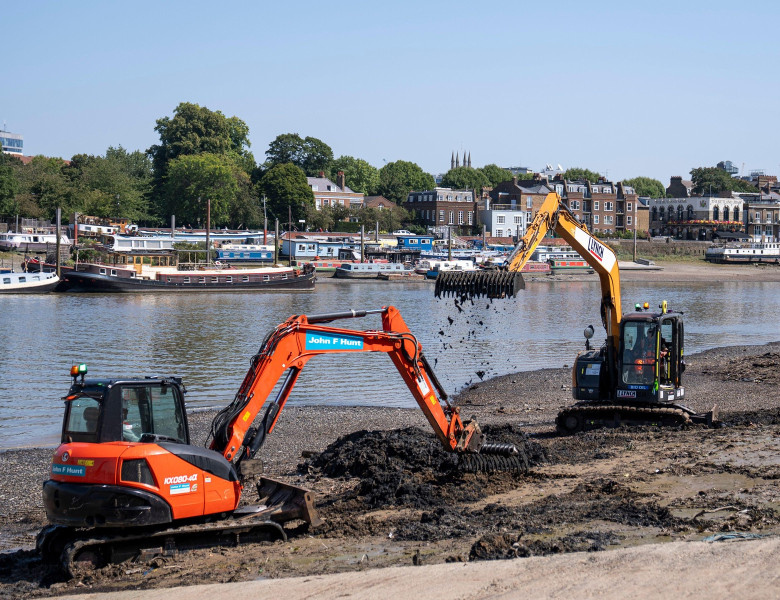 Construction workers at the launch of the first mass wet wipe removal from a UK river, organised by Thames Water to clear the 'Wet Wipe Island' on the River Thames near Hammersmith Bridge, west London. Picture date: Monday August 11, 2025.