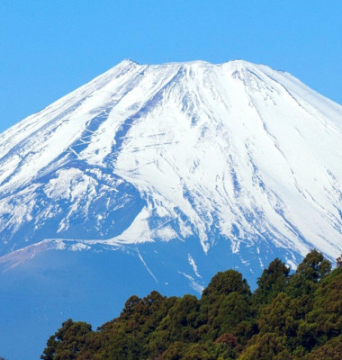 Peace Torii (Heiwa no Torii, 平和の鳥居) Shinto shrine gate of Hakone Jinja shrine with Mount Fuji at Lake Ashi (Ashinoko, 芦ノ湖) in Hakone, Kanagawa, Japan.
