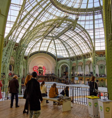 Paris, France. 25th Oct, 2025. General view of atmosphere during the Art Basel Paris 2025 at Grand Palais on October 25, 2025 in Paris, France. Credit: Bernard Menigault/Alamy Live News