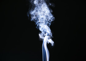 Maldive devine prima ţară care interzice fumatul pentru anumite generaţii/ Freepik