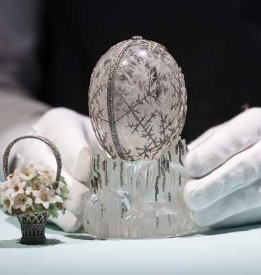 Un ou Fabergé rar atinge suma record de 22,9 milioane de lire sterline la o licitaţie din Londra/ Profimedia