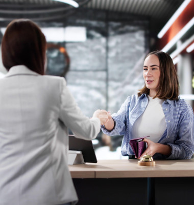 Trucul simplu care îți aduce beneficii la hotel în vacanță/ Profimedia