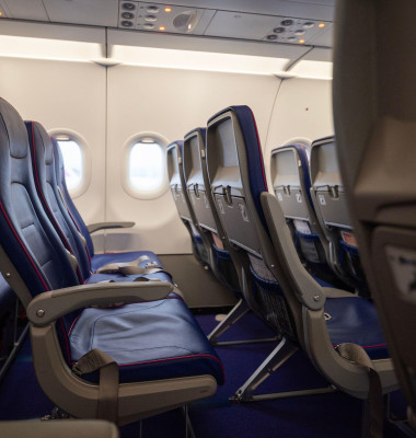 Turiștii sunt avertizați să evite locurile 11A și 11F în avion/ Profimedia